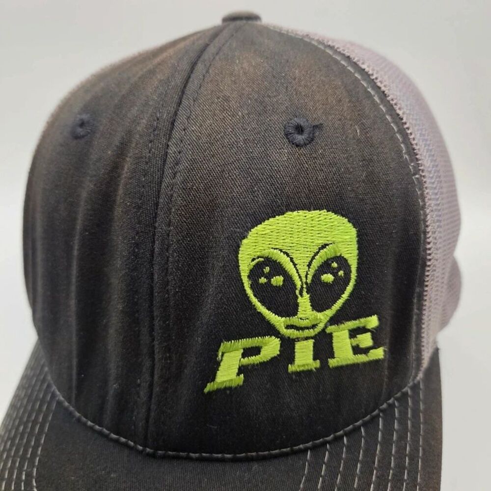 Richardson Style 112 Alien PIE Trucker Hat – Black & Charcoal Gray Snapback - Picture 2 of 7